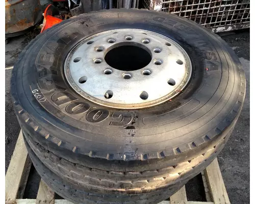 315/80/R22.5  Tire and Rim