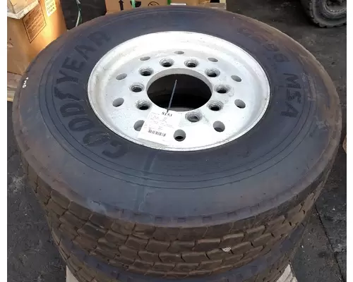 385/65/R22.5  Tire and Rim