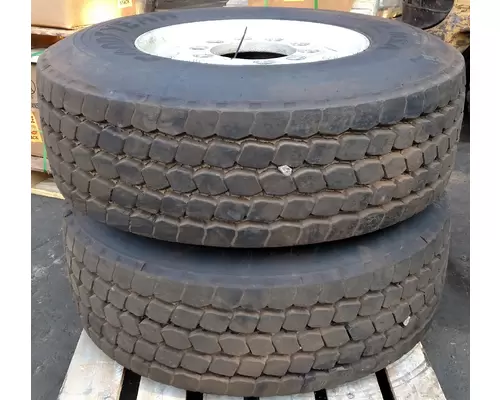 385/65/R22.5  Tire and Rim