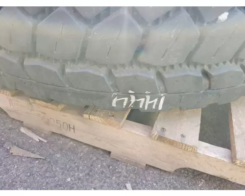 ALCOA 22.5x12.25 HP Tire and Wheel