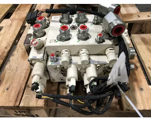 ASV RT120 FORESTRY Equip Hydraulic Valve