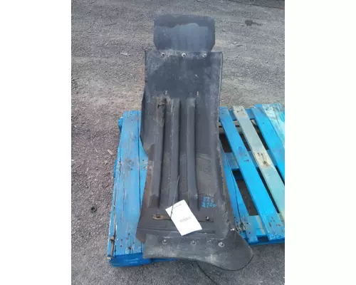 AUTOCAR WXLL (LOW LEVEL) FENDER, SPLASH SHIELDGUARD