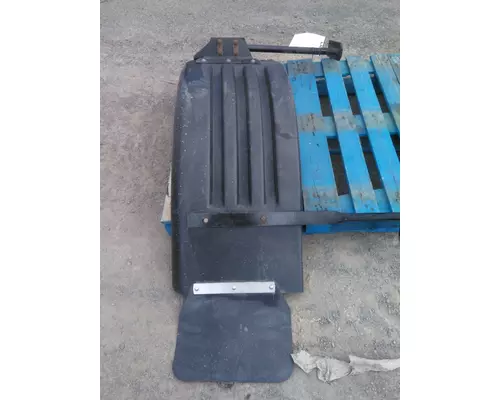 AUTOCAR WXLL (LOW LEVEL) FENDER, SPLASH SHIELDGUARD