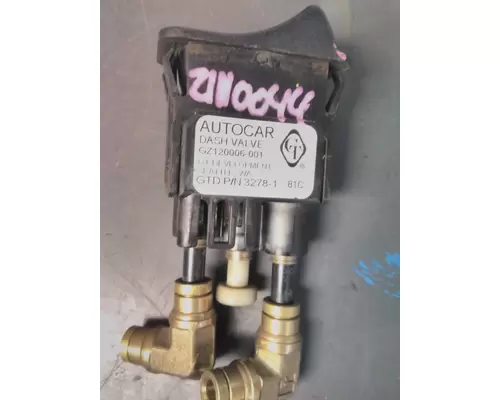 AUTOCAR WXLL (LOW LEVEL) SWITCH, DIFFERENTIAL LOCK