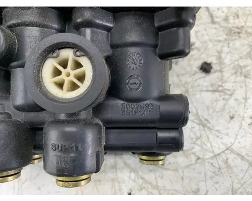 BENDIX 5002693 Brake Valve (Air)