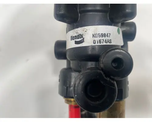 BENDIX 579 Brake Proportioning Valve