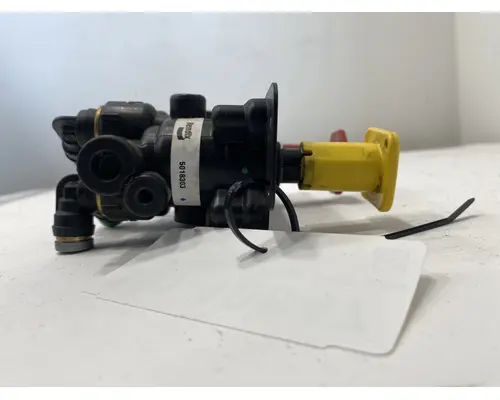 BENDIX Cascadia Brake Proportioning Valve