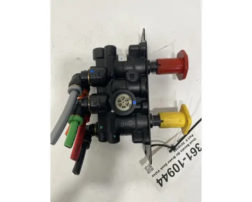 BENDIX Cascadia Brake Proportioning Valve