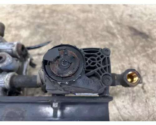 BENDIX K056040 Brake Valve (Air)