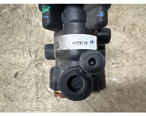 BENDIX K123770 Brake Valve (Air)