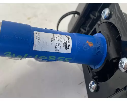 BENDIX TCS-9000 Brake Proportioning Valve