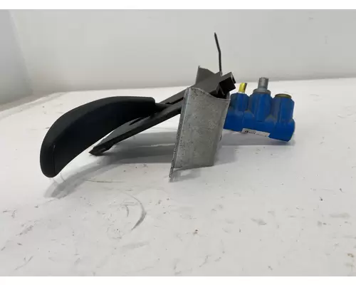 BENDIX TCS-9000 Brake Proportioning Valve