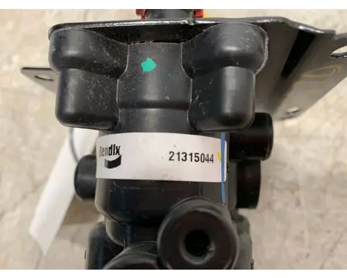 BENDIX VNL Brake Proportioning Valve