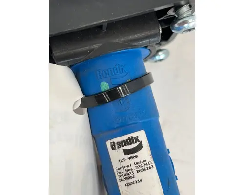 BENDIX  Brake Proportioning Valve