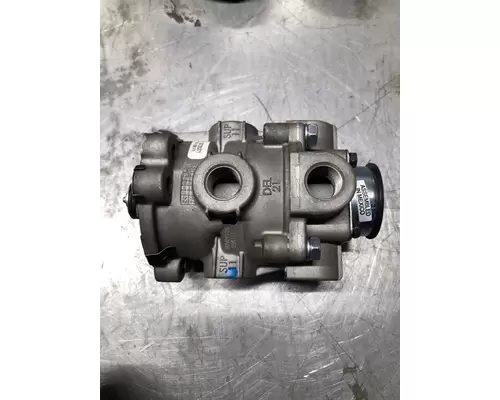 BENDIX  Brake Proportioning Valve