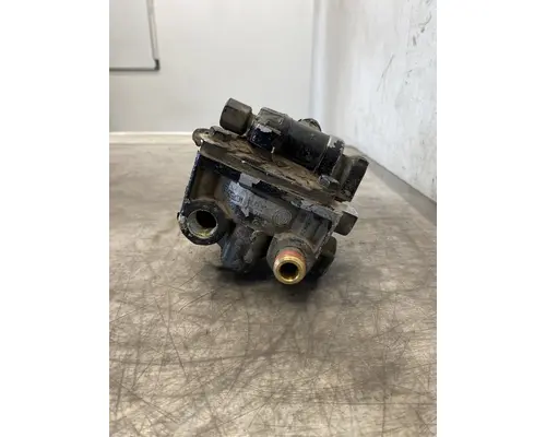 BENDIX  Brake Proportioning Valve