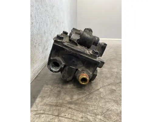 BENDIX  Brake Proportioning Valve