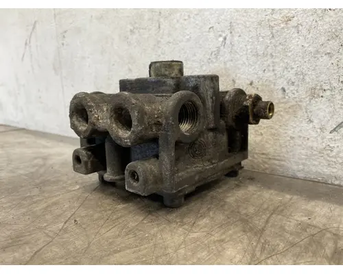 BENDIX  Brake Proportioning Valve