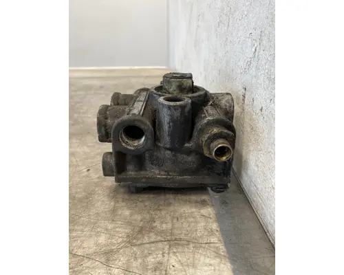 BENDIX  Brake Proportioning Valve