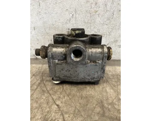 BENDIX  Brake Proportioning Valve