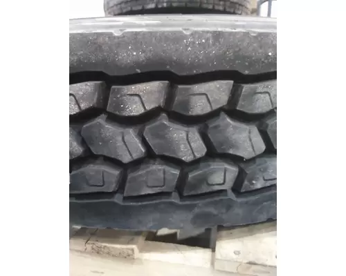BF GOODRICH 275/80R22.5 TIRE