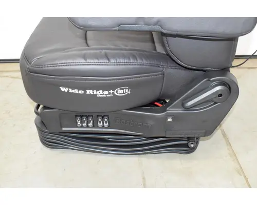 BOSTROM Wide Ride+Serta Seat, Front