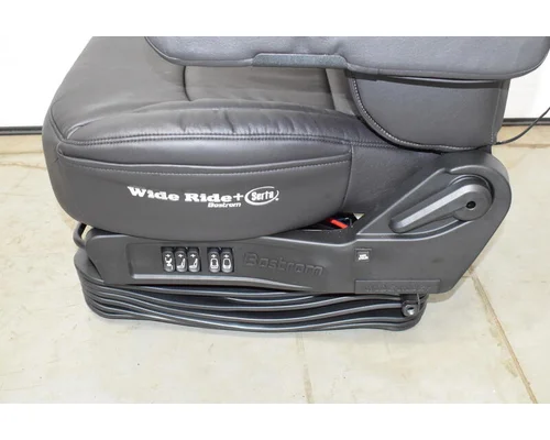 BOSTROM Wide Ride+Serta Seat, Front