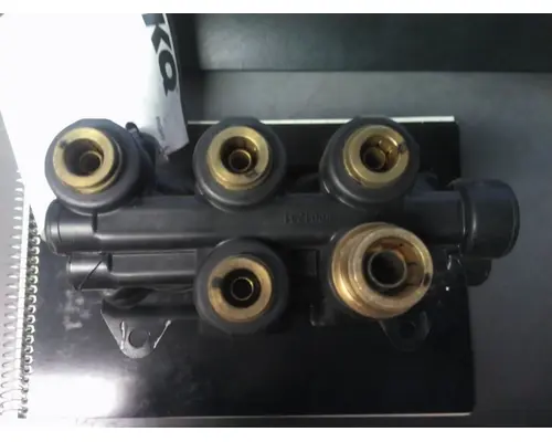 BRAKE DASH CONTROL VALVE, AIR