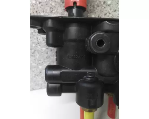 BRAKE DASH CONTROL VALVE, AIR