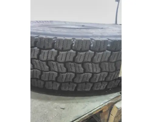 BRIDGESTONE 11R22.5 TIRE