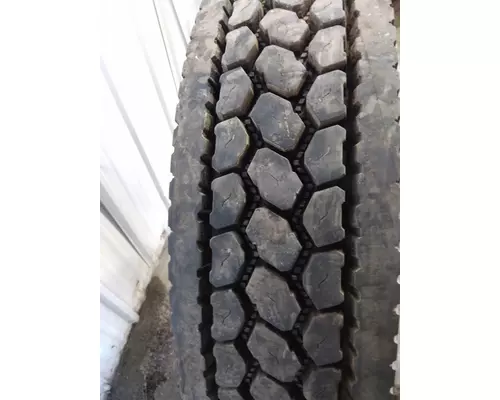 BRIDGESTONE 11R22.5 TIRE