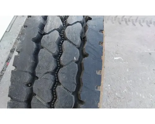 BRIDGESTONE 11R22.5 TIRE