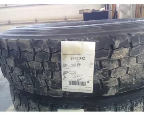 BRIDGESTONE 11R22.5 TIRE