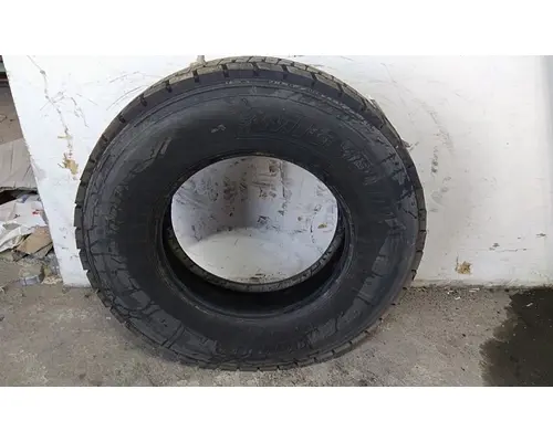 BRIDGESTONE 275/80R22.5 TIRE