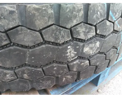 BRIDGESTONE 295/75R22.5 TIRE