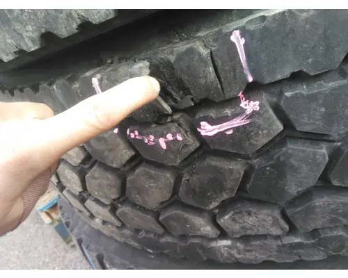 BRIDGESTONE 295/75R22.5 TIRE