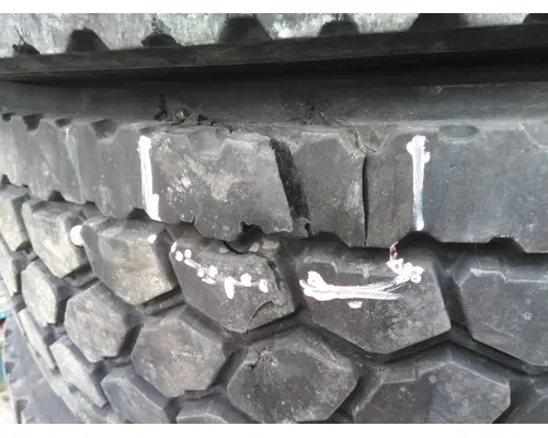 BRIDGESTONE 295/75R22.5 TIRE