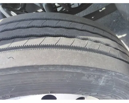 BRIDGESTONE 295/75R22.5 TIRE