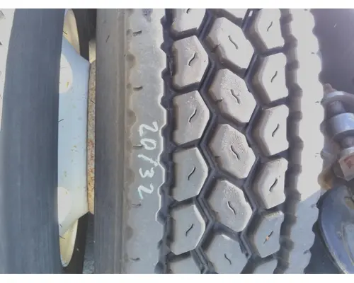 BRIDGESTONE 295/75R22.5 TIRE