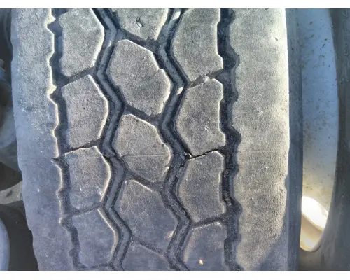 BRIDGESTONE 295/75R22.5 TIRE