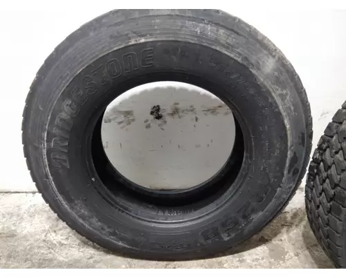 BRIDGESTONE 295/75R22.5 TIRE
