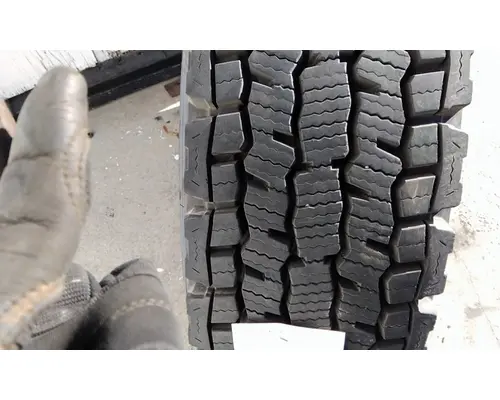 BRIDGESTONE 295/75R22.5 TIRE
