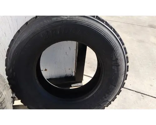 BRIDGESTONE 295/75R22.5 TIRE