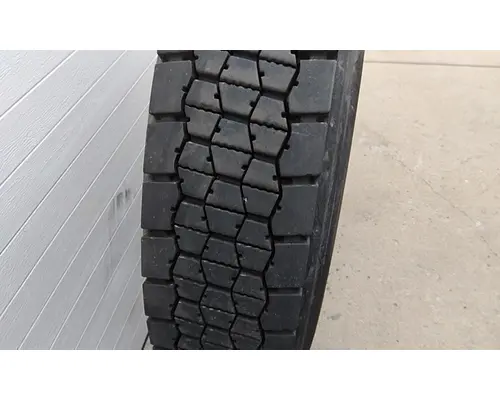 BRIDGESTONE 295/75R22.5 TIRE