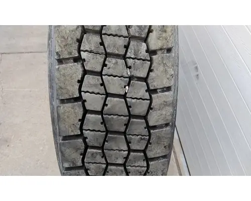 BRIDGESTONE 295/75R22.5 TIRE
