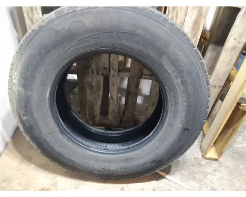 BRIDGESTONE 295/75R22.5 TIRE