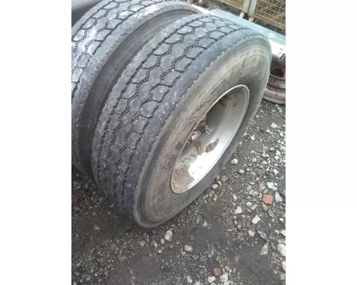 BRIDGESTONE 295/75R22.5 TIRE