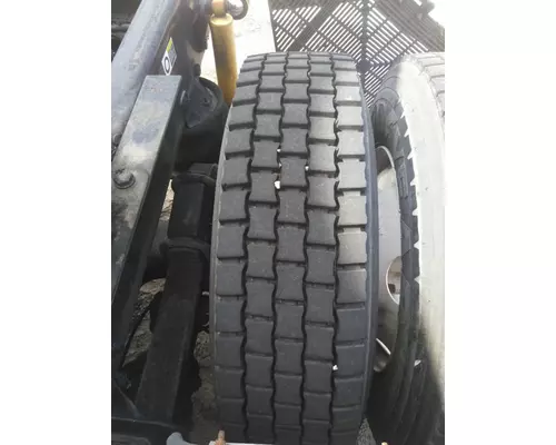BRIDGESTONE 295/75R22.5 TIRE