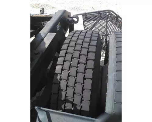 BRIDGESTONE 295/75R22.5 TIRE