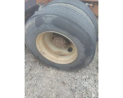 BRIDGESTONE 295/75R22.5 TIRE